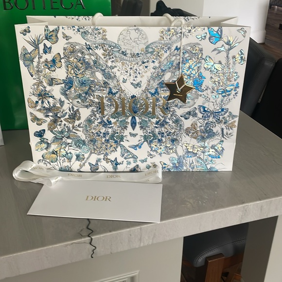 Luxury shopping bags… Dior, Gucci, Bottega, Loewe - Picture 3 of 8